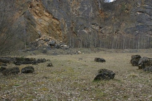 Typischer Kalksteinabbruch auf der unteren Steinbruchebene, © FNMK 2006